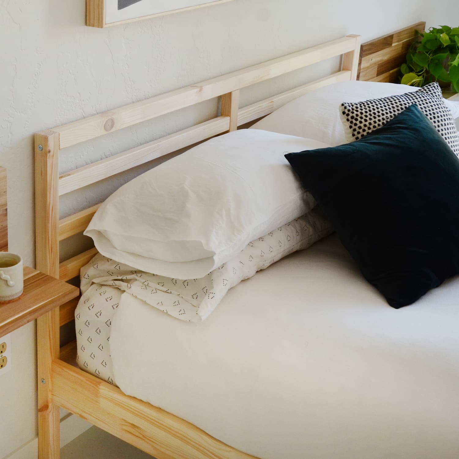 Mounted nightstand outlet